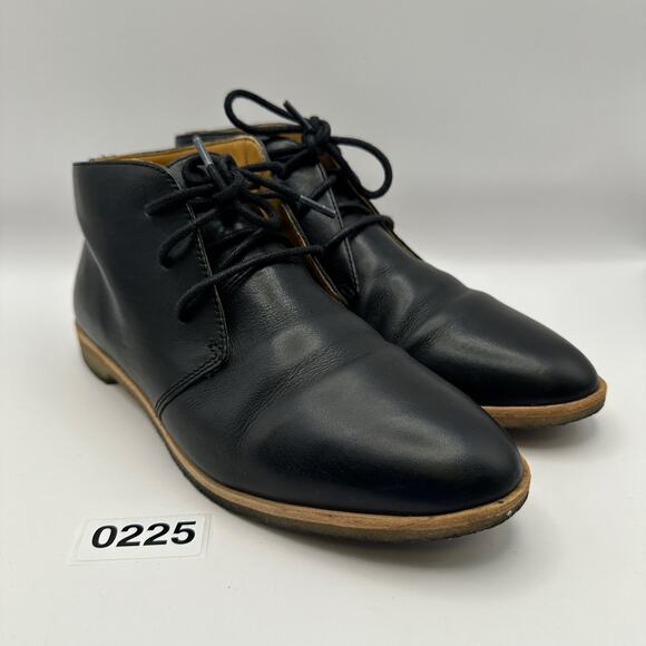 Clarks Women's 7.5 Leather Boot Gum bottom Black Leather - Picture 2 of 7